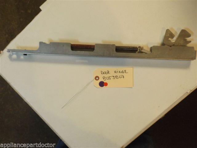 WHIRLPOOL STOVE 8053807 Hinge, Door used WHIRLPOOL STOVE 8053807 Hinge, Door used